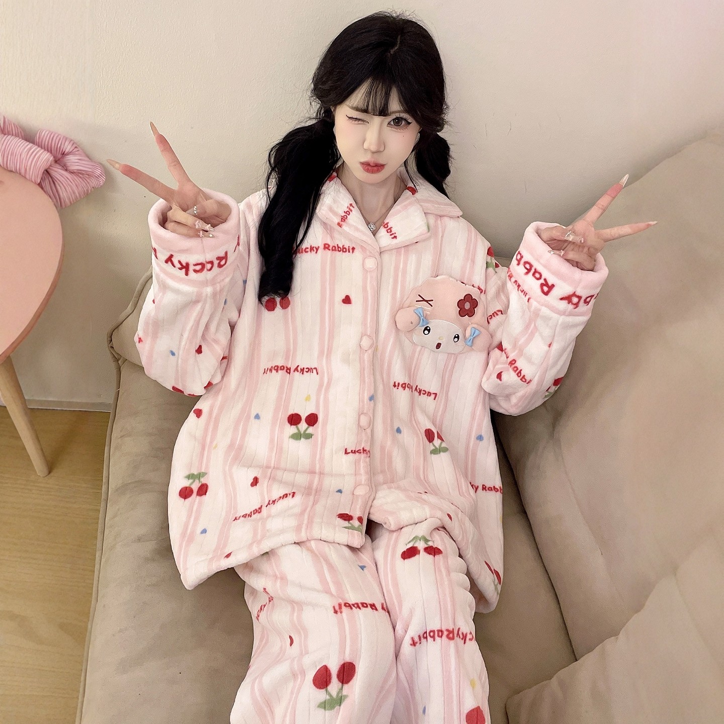 法兰绒睡衣女秋冬季可爱卡通加厚