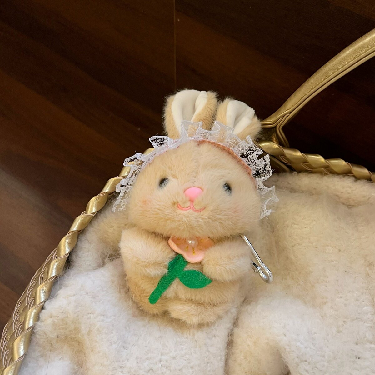 苹果AirPods 4/4（支持主动降噪）耳机保护套适用于3/Pro2/Pro/1/2-秋冬毛绒蕾丝头巾小兔子防摔蓝牙分体软壳