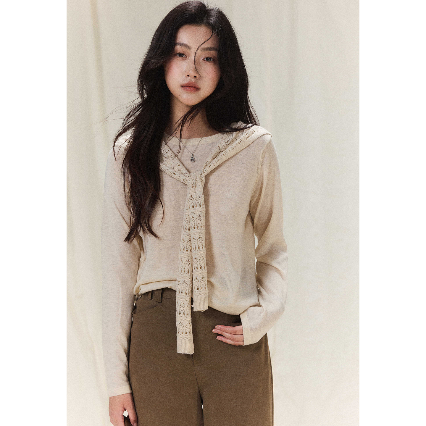 贰羊设计【依初】松弛慵懒感镂空钩花披肩+圆领红色针织衫两件套