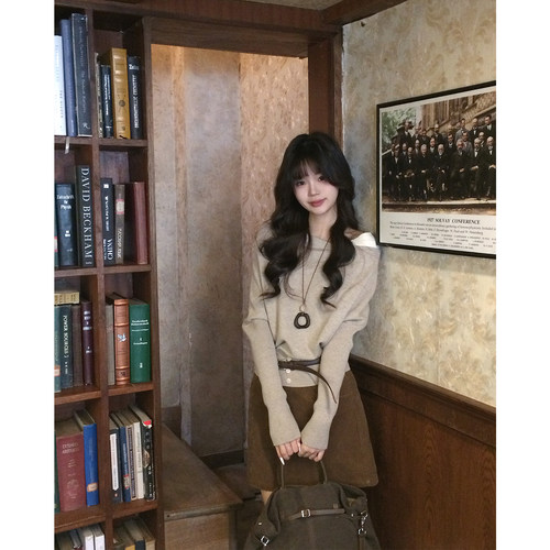 贰羊设计【渺兮】温柔气质斜肩针织衫女设计感宽松慵懒假两件毛衣