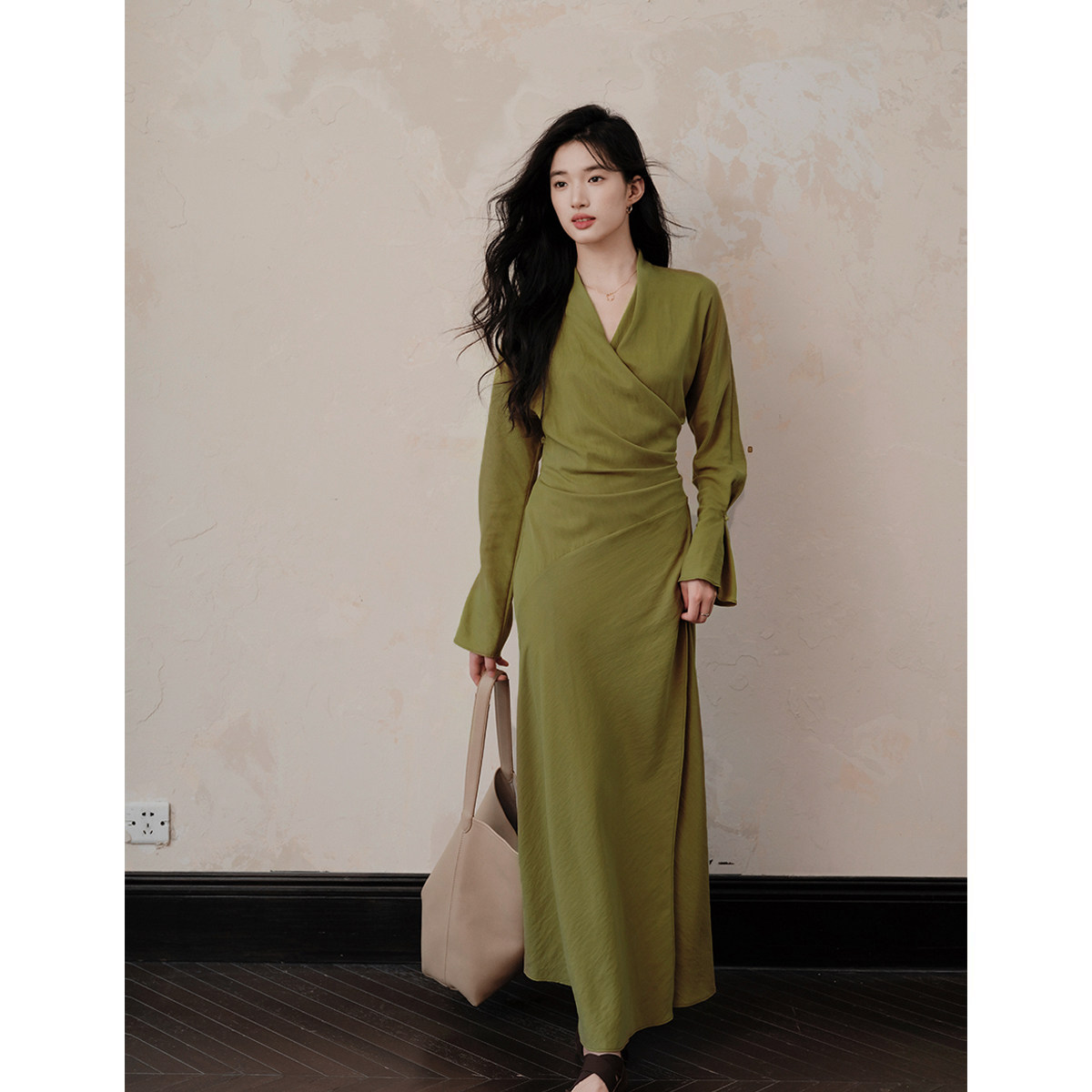 贰羊设计【现货7折】【时浅】新中式天丝气质绿色v领一片式连衣裙,女装/女士精品,连衣裙,淘宝优惠券,粉丝福利购,淘宝优惠卷