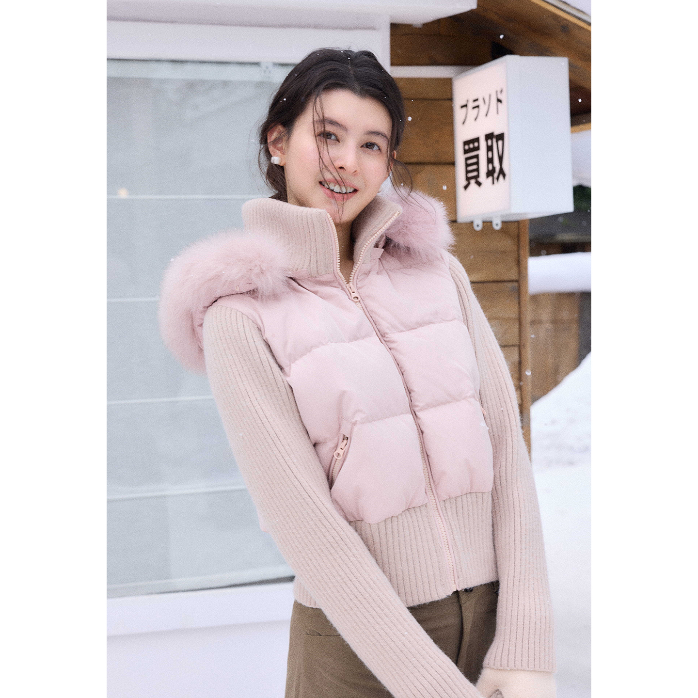 贰羊设计【云芙】针织拼接短款收腰羽绒服女冬季连帽狐狸毛领外套