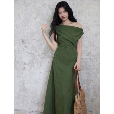 极简斜肩设计感连衣裙