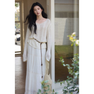 设计感褶皱半身裙套装 镂空慵懒毛衣V领针织罩衫 知禾 贰羊设计