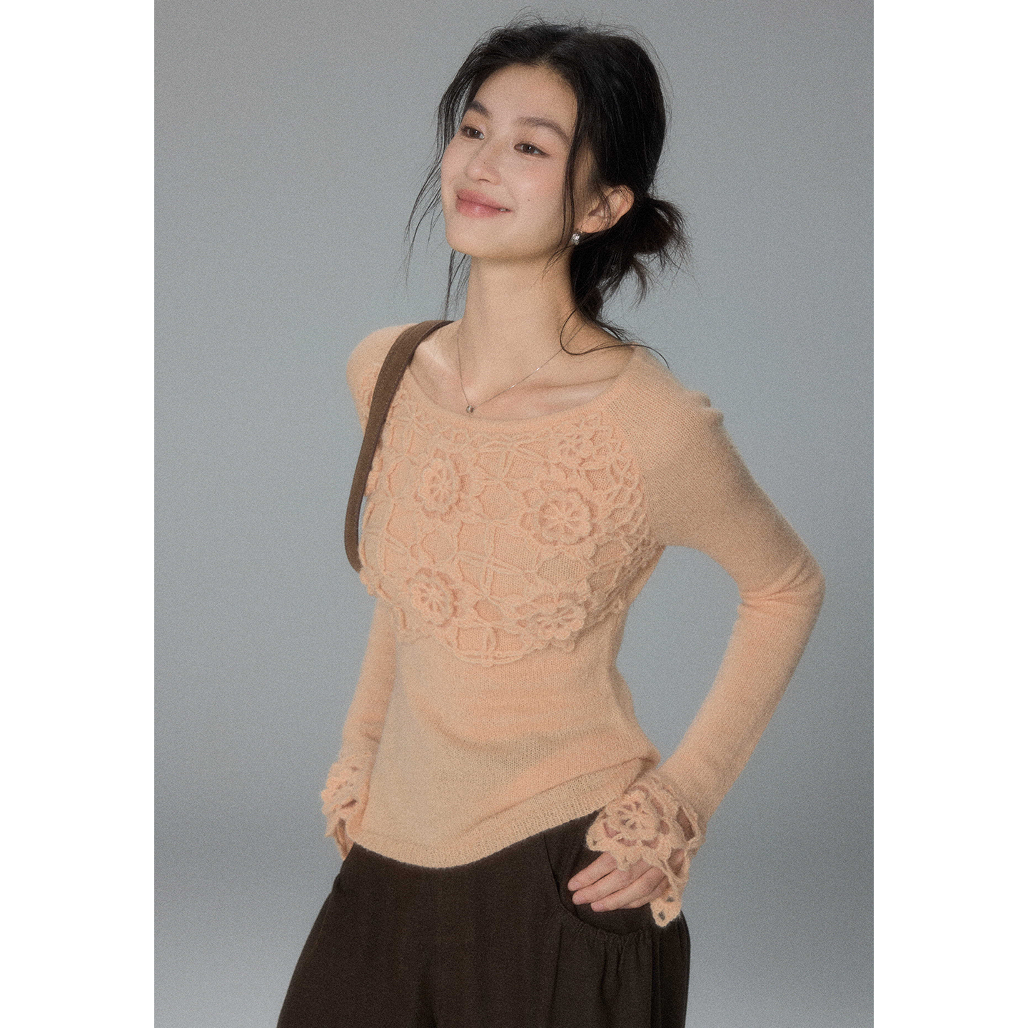 贰羊设计【花漾】优雅设计感立体镂空钩花长袖毛衣女圆领温柔上衣