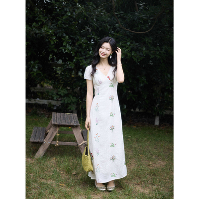 贰羊设计【花信】法式复古碎花V领泡泡袖度假长裙