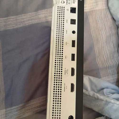 XBOX家庭用游戏机，成色不错，但不会试机，所以不知道好坏，