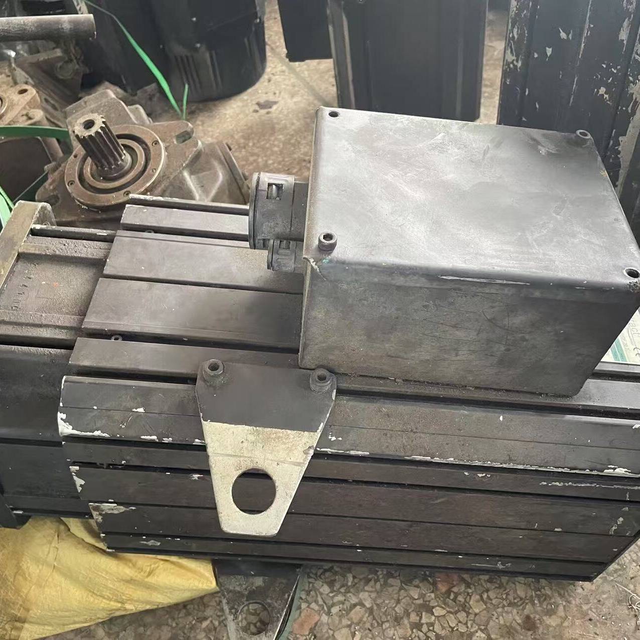 议价-22kw138Nm2000转菲仕电机。成色如图，已专