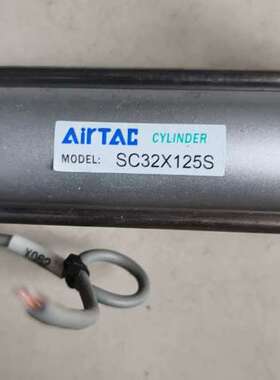 亚德客气缸，型号SC32X125S，原装正品。银色外观，黑色