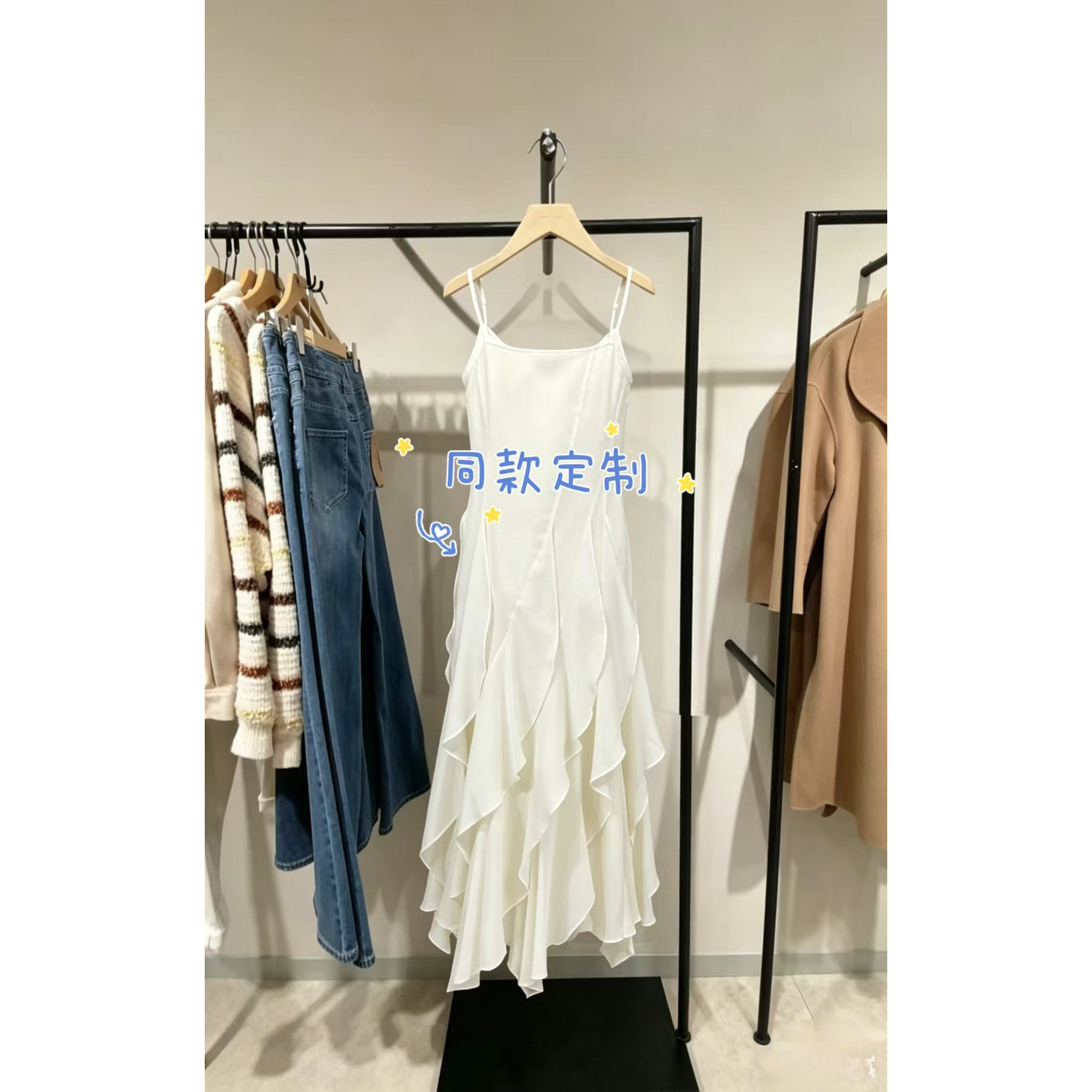 时尚女装2026连衣裙夏季新款可调节肩带摆收腰中长裙32627B028_DU