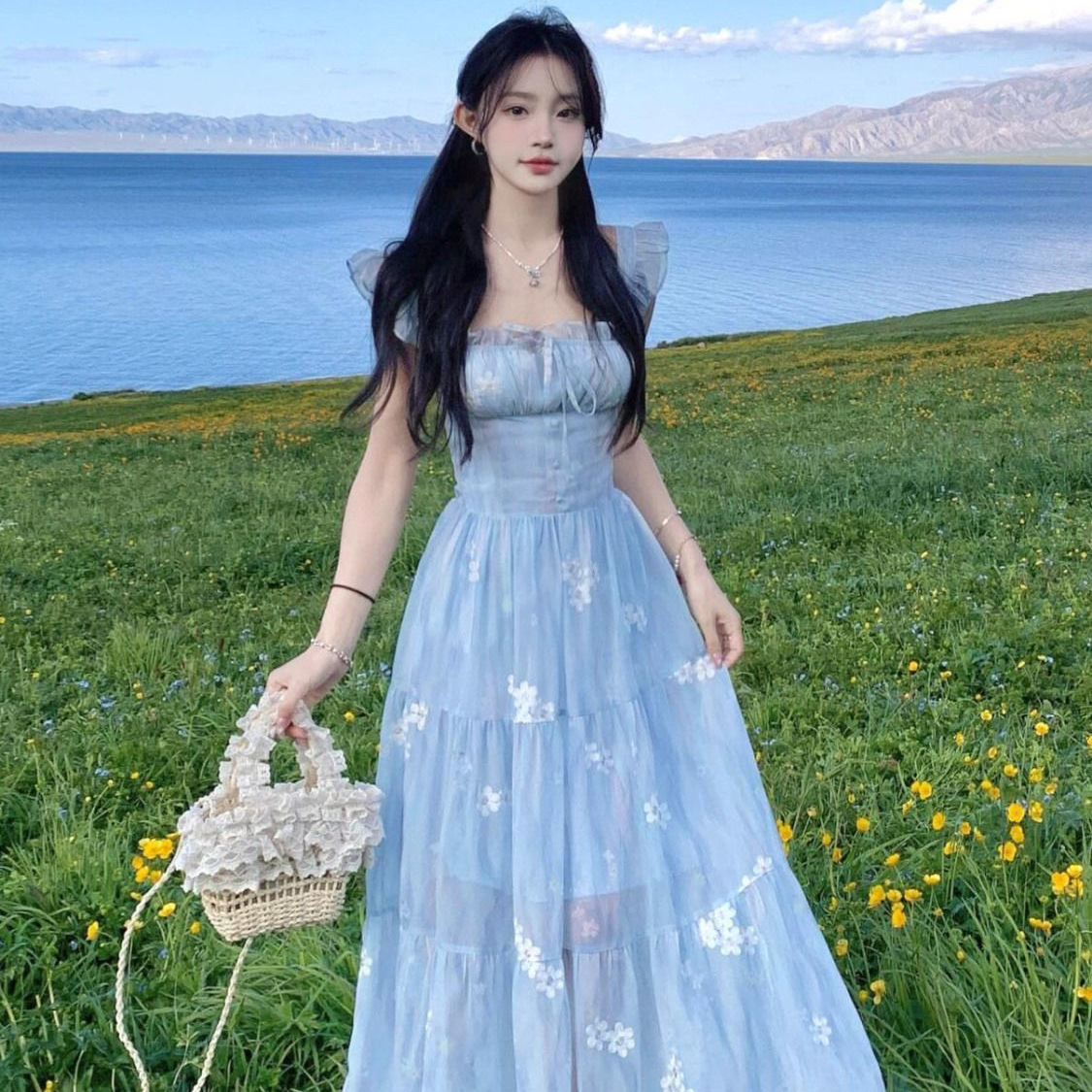 温柔风蓝色碎花小飞袖连衣裙女夏季海边度假绝美露背收腰气质