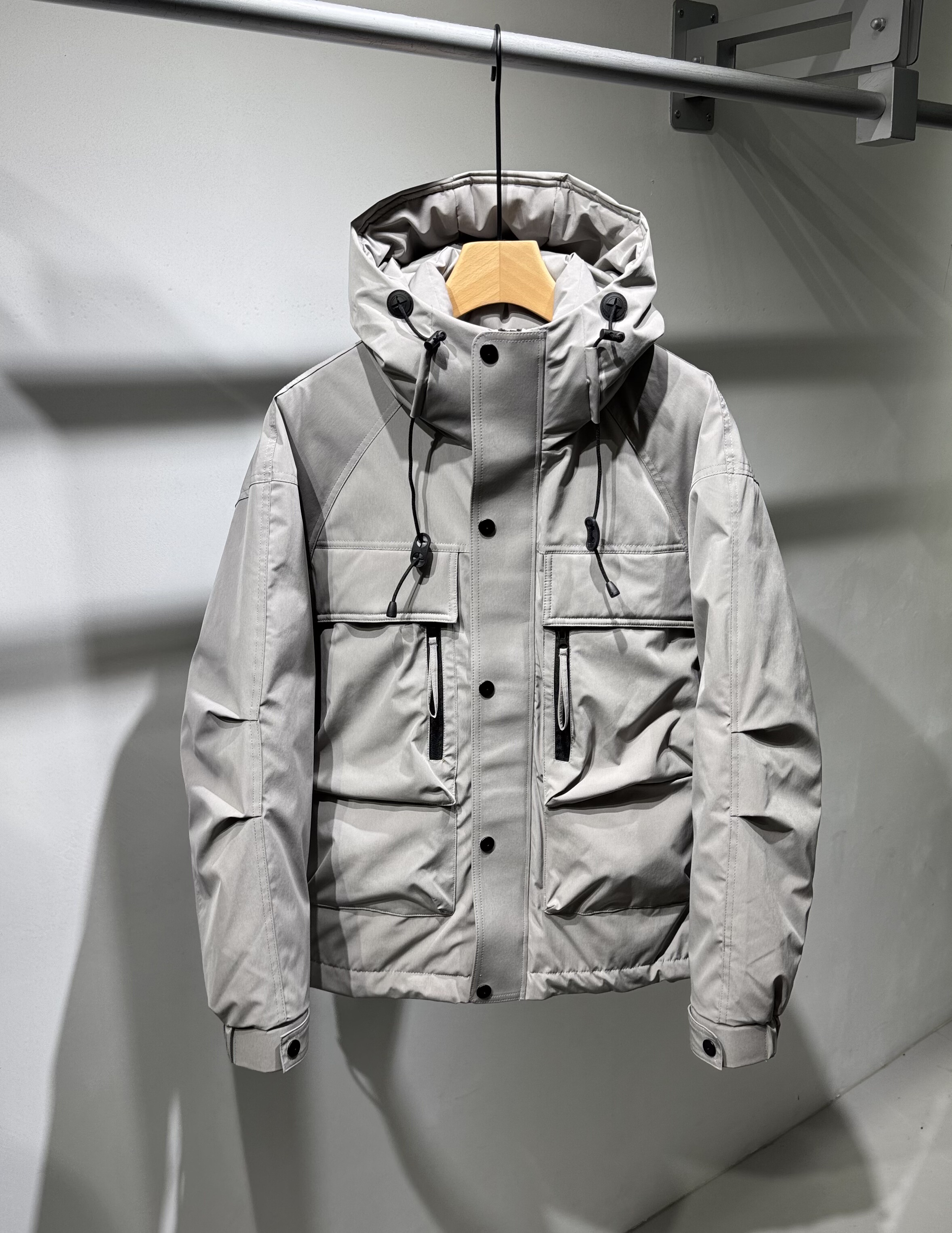 冬季新款男士户外工装连帽羽绒服多口袋设计加厚保暖防寒羽绒外套