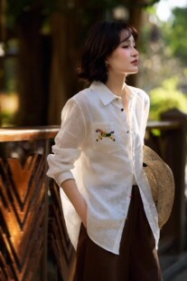 法式小资小马刺绣白色衬衫女款春装2026年新款轻奢高级感洋气上衣
