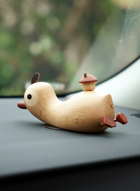躺平鸭木质车载摆件稀奇古怪磁吸中控台2026新款可爱黄鸭车载摆件
