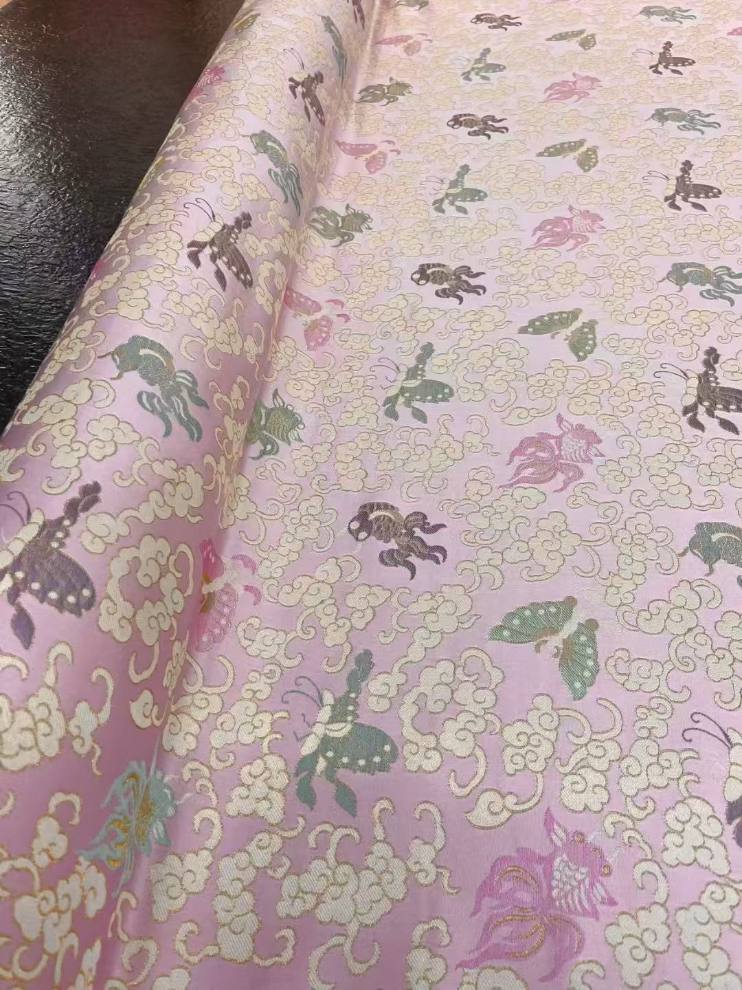 粉色金鱼闹彩蝶真丝织金宋锦桑蚕丝面料中式外套马甲旗袍丝绸布料