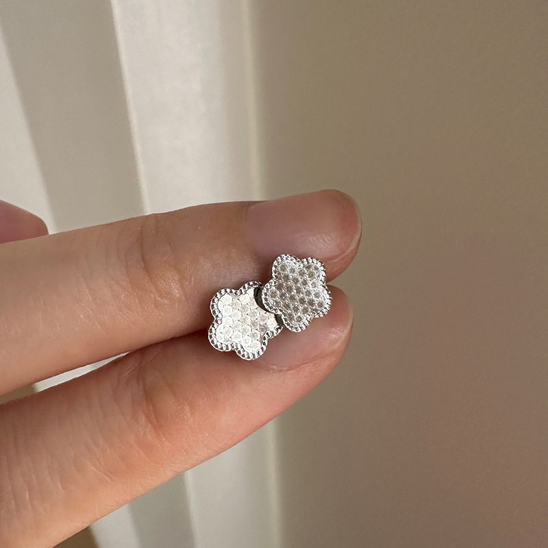 S925纯银梅花耳钉新中式精致简约