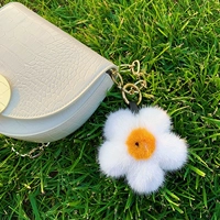 Омлет из волос норки (маленький диаметр 8 см), подходит для подвешивания ключей.