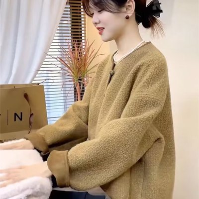 今年流行韩系小香风短款卡其色皮毛一体外套女2025新款爆款秋冬款