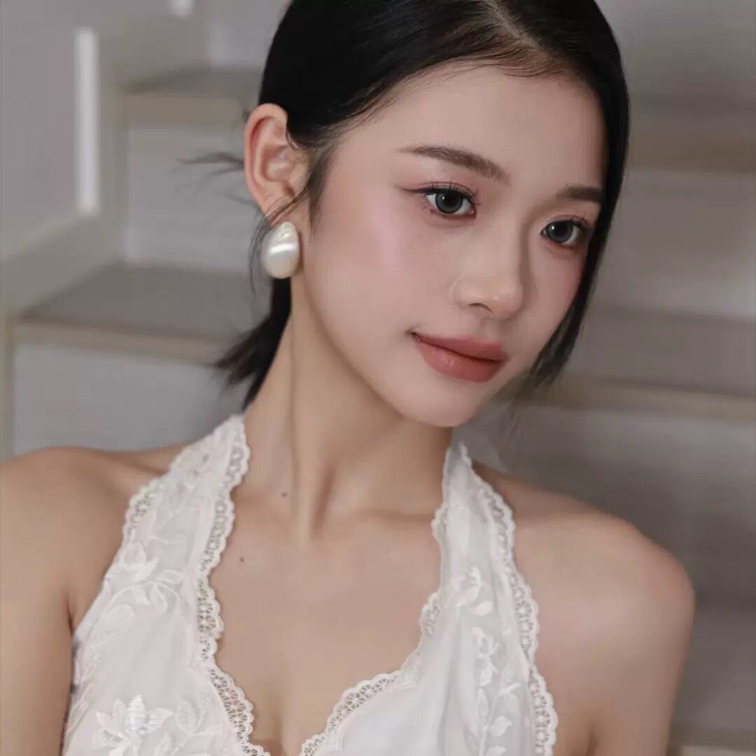 银色夸张拉丝高级感宽面气质耳饰