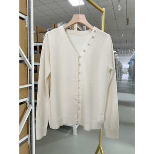 时髦到爆~V领羊绒开衫女100纯山羊绒巴洛克仿珍珠扣宽松针织外套