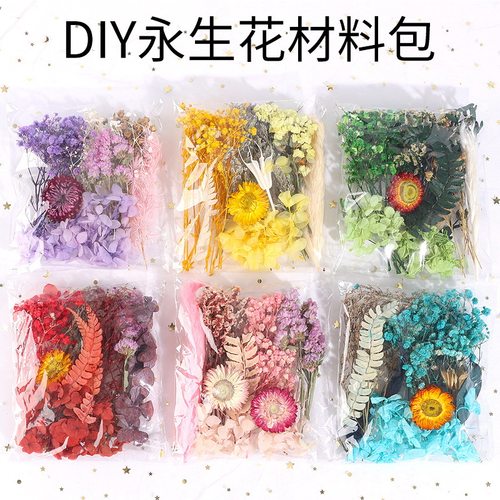 Natural immortal flowers mixed with dried flowers, fake flo