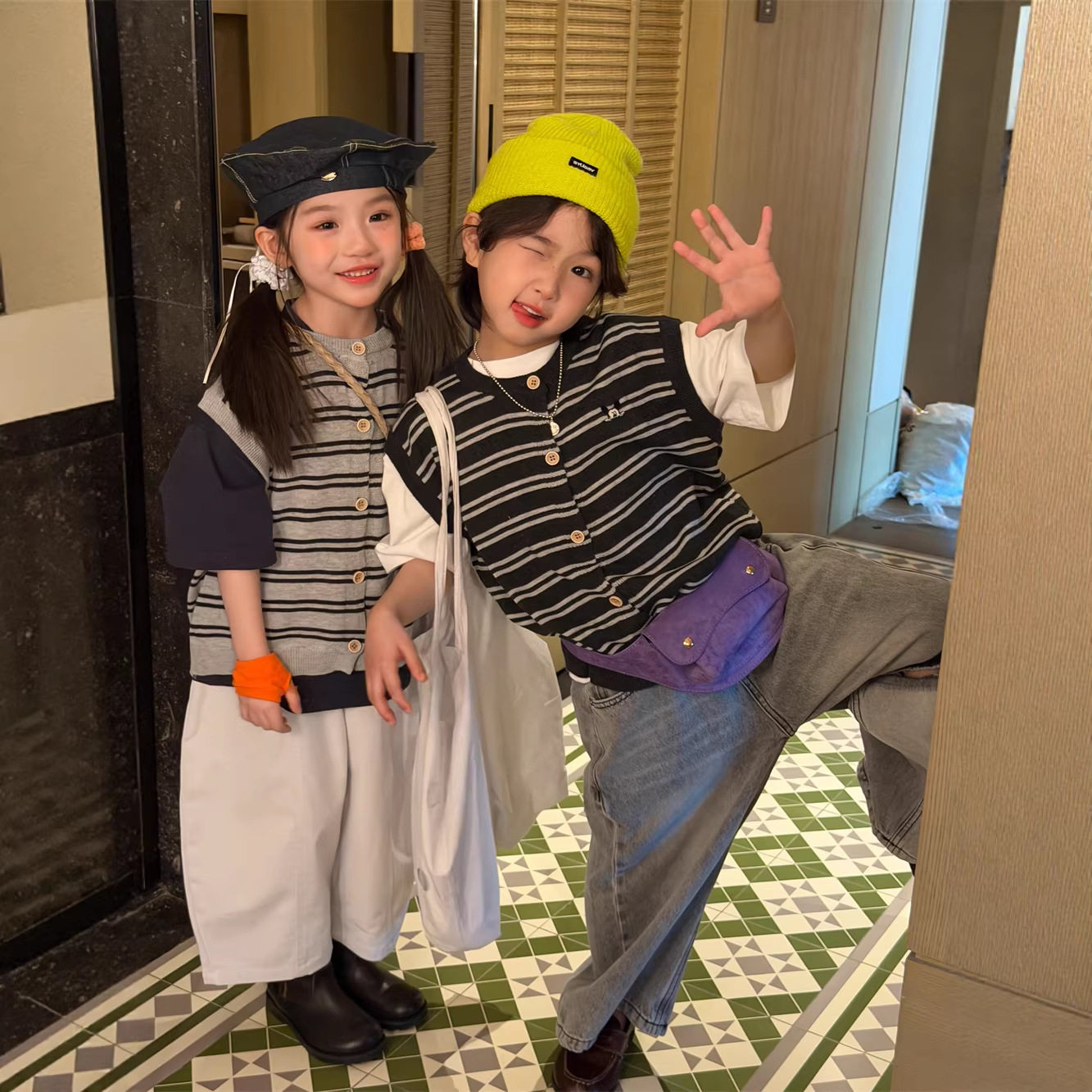 2026春季新款韩版儿童条纹针织毛线马甲男女童卡通刺绣时尚开衫