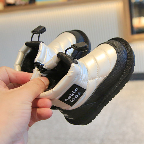 儿童雪地靴抗寒防水大棉鞋