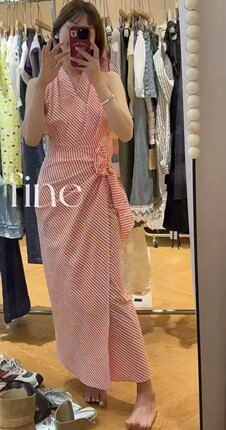 2025夏新款时尚气质优雅百搭V领无袖收腰显瘦条纹连衣裙女长裙潮