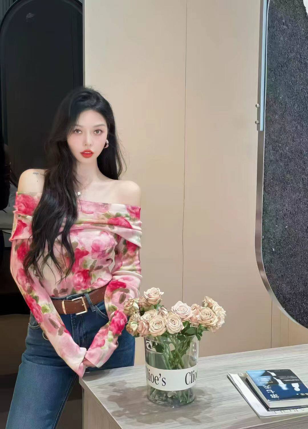 2025秋冬新款时尚气质优雅百搭显瘦一字领长袖印花羊绒毛衣女上衣