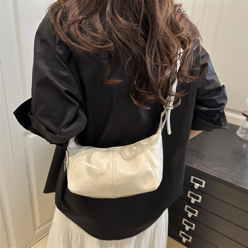 2025新款潮复古欧美甜酷风包包小众设计款皮质拉链单肩手提腋下包