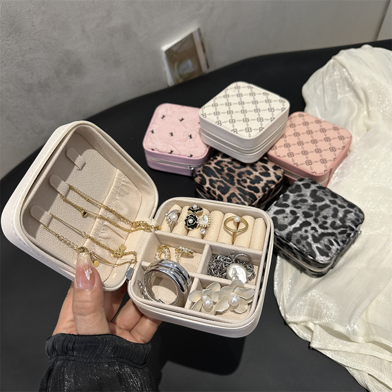 精致耳饰项链戒指手链饰品盒