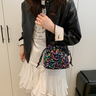 ins小众高级感闪闪亮片blingbling抽绳束口福袋包单肩斜挎水桶包