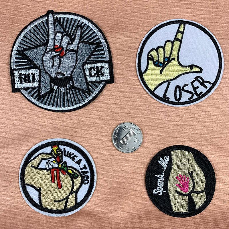 服装背胶刺绣布贴欧美风英文个性手势手枪屁股手掌衣服破洞补丁贴