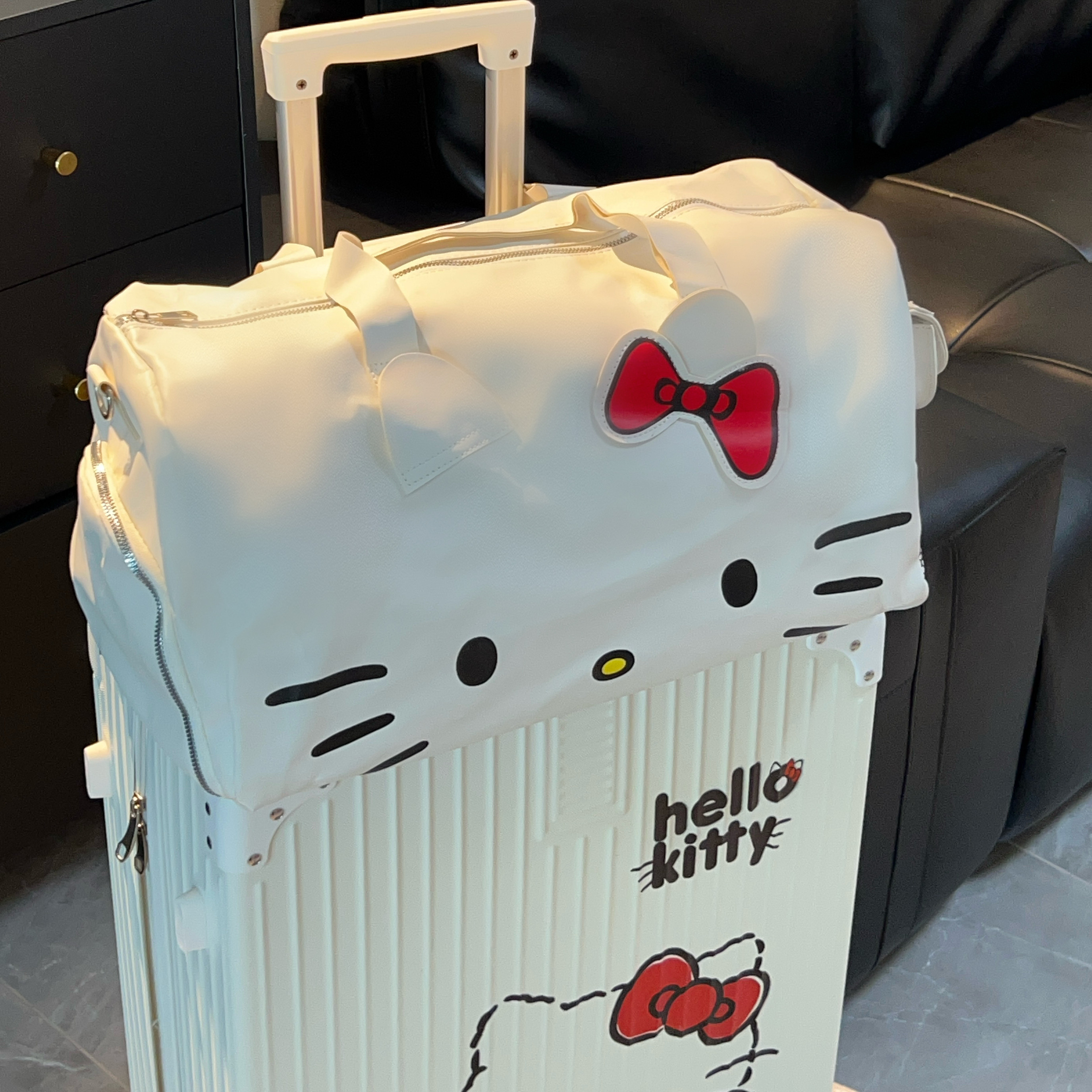 HelloKitty卡通可爱大包包单肩蝴蝶结凯蒂猫手提健身包斜挎旅行包
