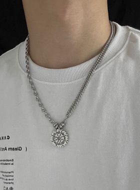 原创设计破碎齿轮吊坠项链男潮牌嘻哈小众个性配饰钛钢挂件简约
