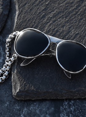 轻奢潮流墨镜钛钢吊坠男士日韩个性嘻哈眼镜项链配饰品百搭毛衣