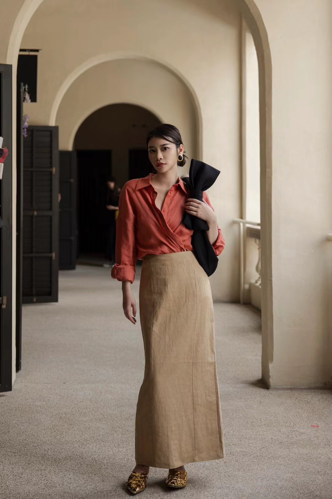 MINNMIA极简亚麻后开衩半裙女