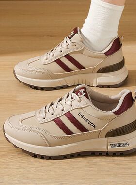 踩屎感轻便休闲运动鞋女士2025春秋季新款软底防滑皮面阿甘跑步鞋