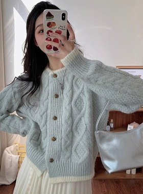 奶系穿搭蓝色短款上衣麻花针织开衫女早春秋季软糯慵懒风毛衣外套