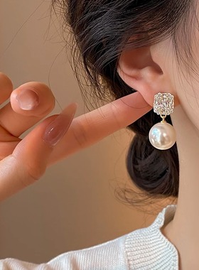 银针轻奢感微镶锆石方形麻白色珍珠耳环女韩版时尚气质珍珠耳饰