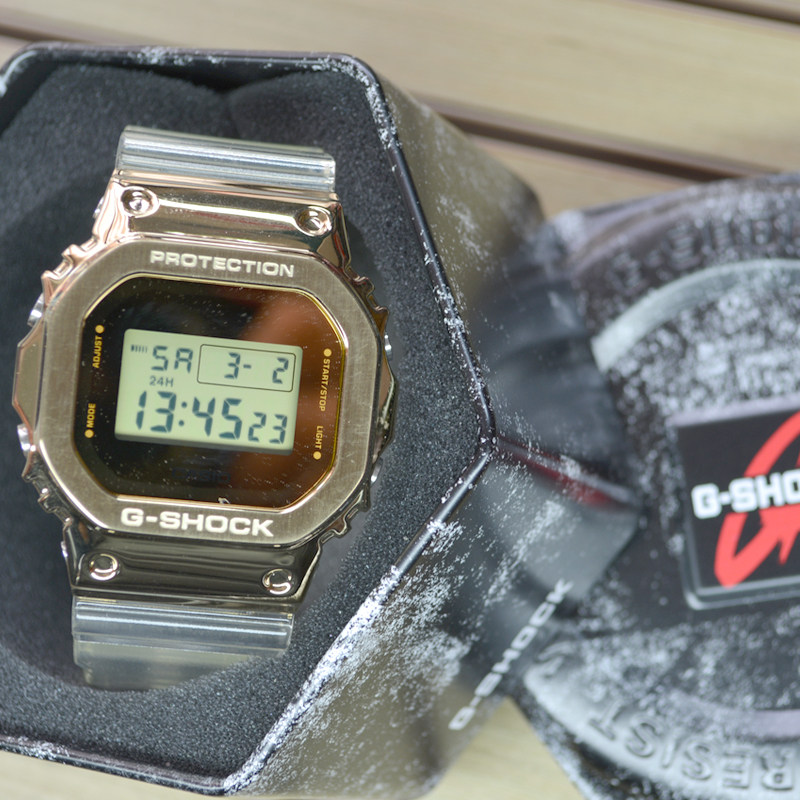 卡西欧G-SHOCK冰川金防震防水男手表GM-5600/6900透明金属小方块