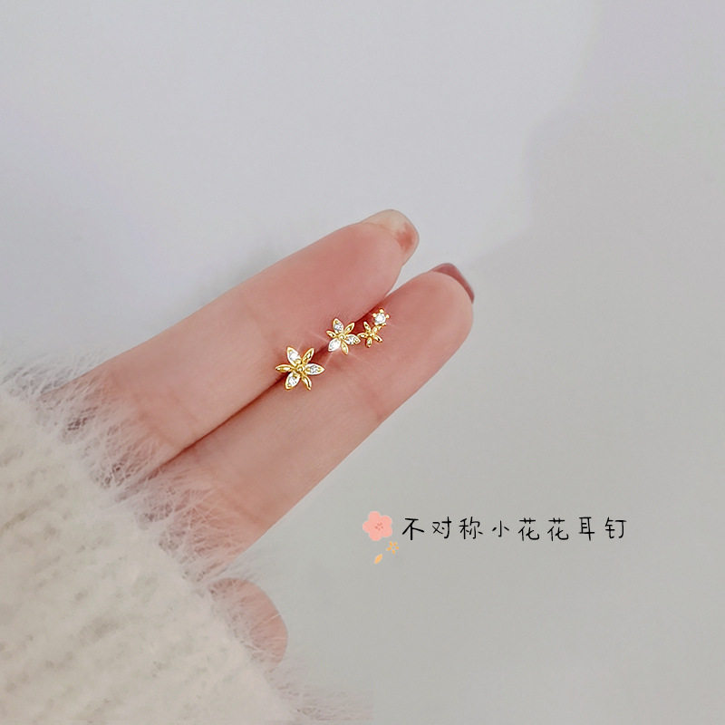 奥特莱斯折扣官网撤柜清仓捡漏18K金outlets女不对称小花耳钉耳饰