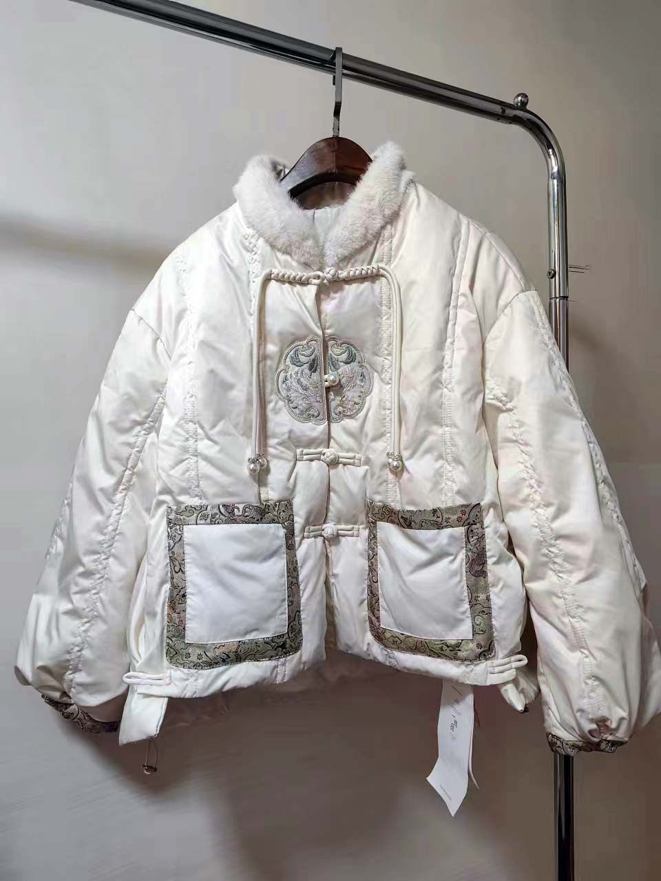 新中式国风刺绣羽绒服女冬水貂毛立领宽松白鸭绒短外套小香风上衣