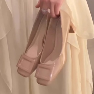 羊皮版~裸粉色单鞋女2026新款春季方扣漆皮百搭粗跟通勤高跟女鞋