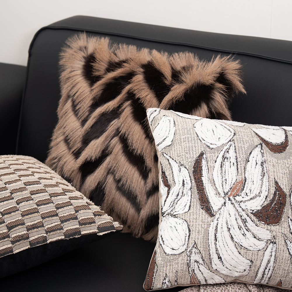 中古风抱枕高级感客厅沙发棕色毛绒提花靠枕冬季新品靠垫家用组合