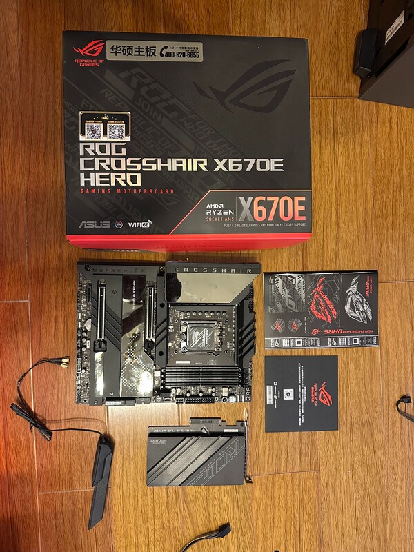 华硕 ROG CROSSHAIR X670E HERO 国行主板 实物图 1