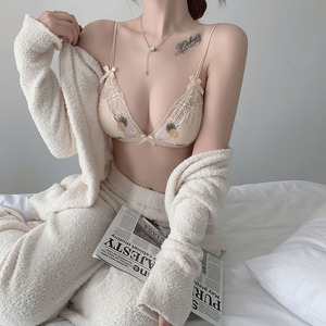 性感美背内衣女夏季薄款小胸可爱胸罩纯欲法式蕾丝无钢圈文胸套装