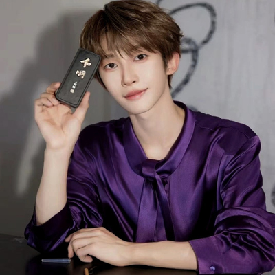 高级感个性亮面领结痞帅垂感衬衫