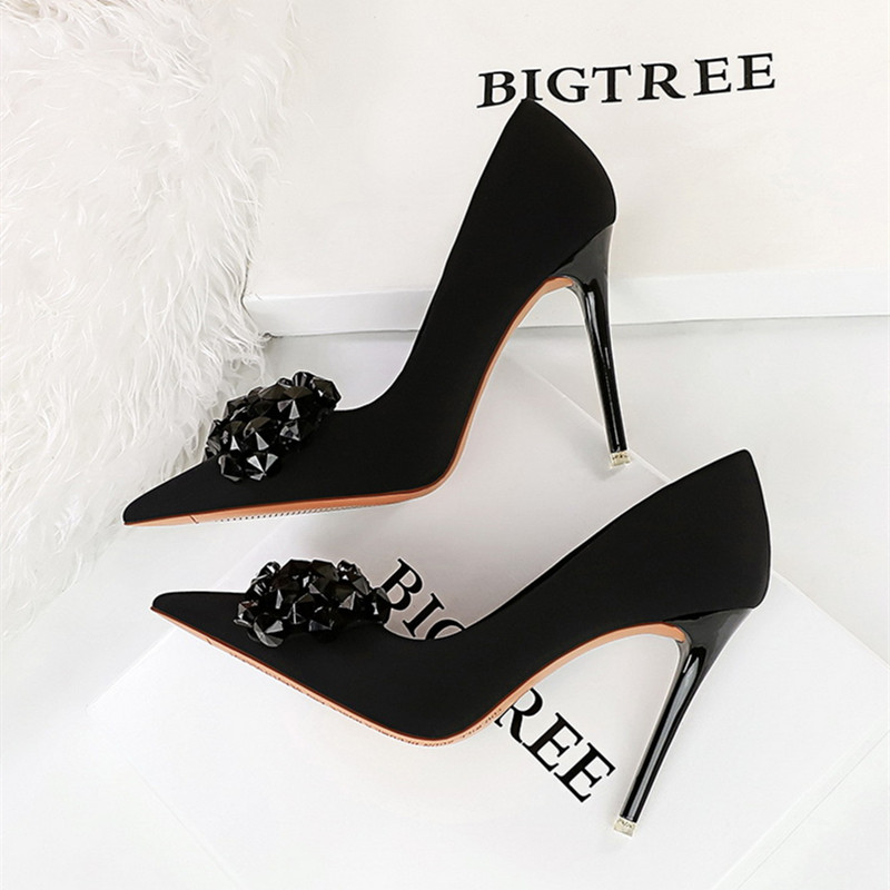 水钻高跟鞋女细跟欧美风宴会鞋绸缎浅口尖头大码春季单鞋红色婚鞋