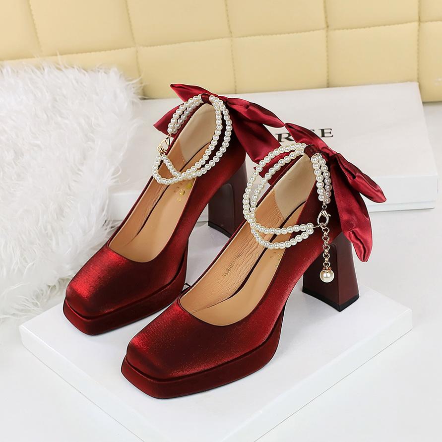 法式蝴蝶结珍珠链一字带高跟鞋粗跟小香风方头绸缎婚鞋防水台单鞋